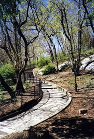 Entrance to Isham Park from Broadway